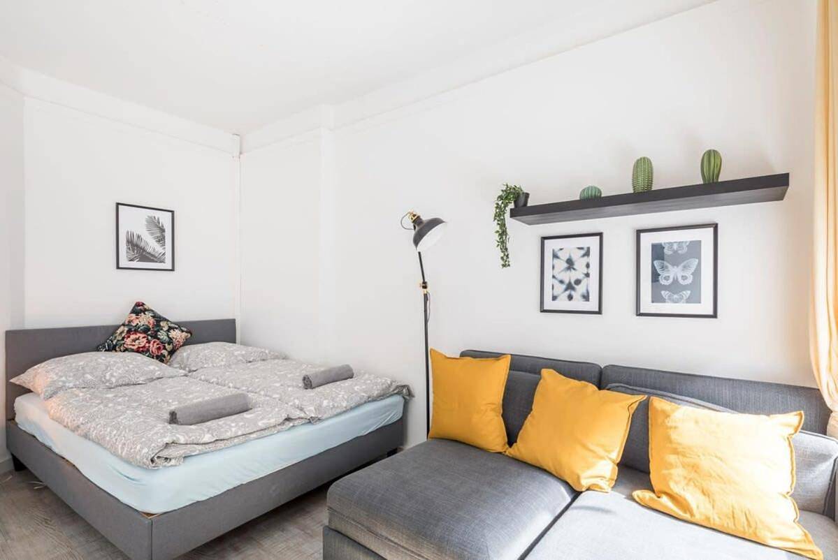 Ganze Wohnung, Two Bedroom Apartment and Bathrooms in Eimsbüttel Hamburg, Hamburg