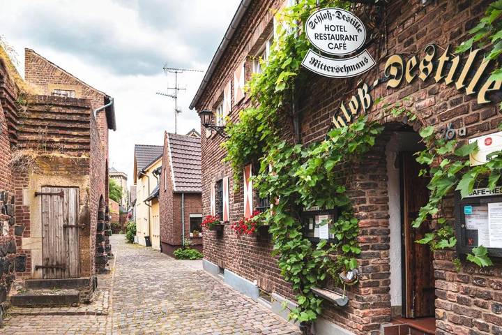 Hotel für 4 Personen, mit Terrasse und Garten sowie Ausblick in Dormagen