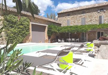 Gîte pour 3 personnes, avec terrasse et jardin ainsi que jacuzzi et piscine dans le Gard