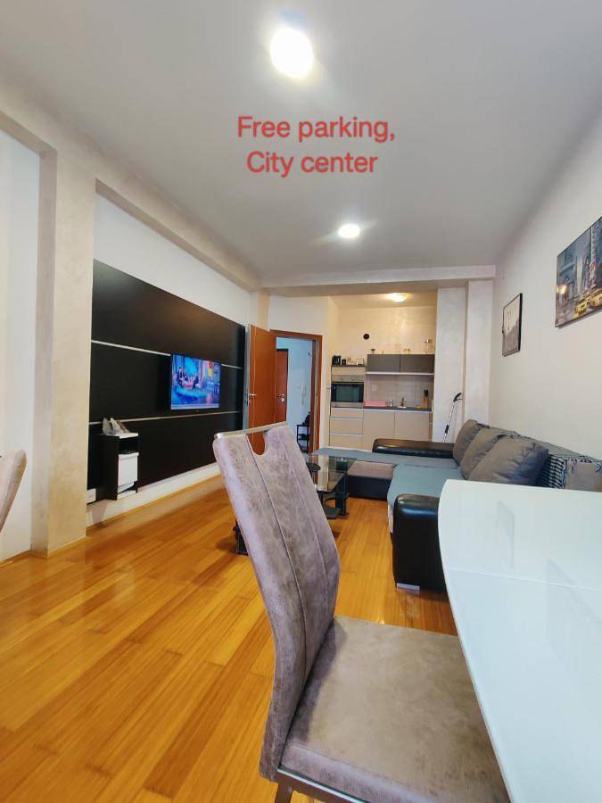 Gîte pour 4 personnes, avec Balcon et Jacuzzi ainsi que Terrasse et Vue à Novi Sad
