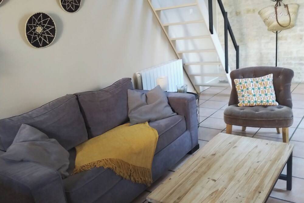 Un esprit loft pour ce charmant logement au calme dans un village de bord de mer in Marsilly, Région de La Rochelle