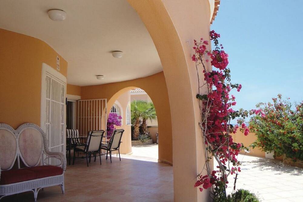 Magnificent property with great sea views near the beach  in Villajoyosa, Costa Blanca