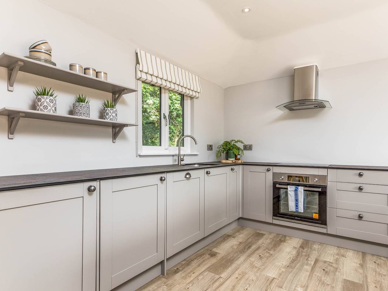 Entire apartment, Delightful 1 bed lodge in South Downs village - Pass the Keys in Funtington, South Downs