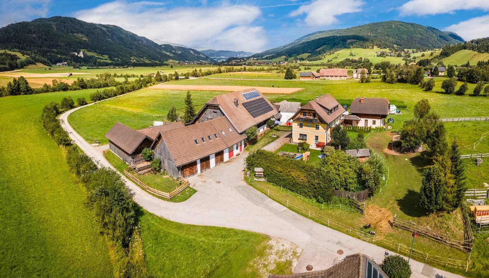 Room 'Stüberl' with Mountain View, Shared Terrace and Wi-Fi in Sankt Margarethen im Lungau, Lungau
