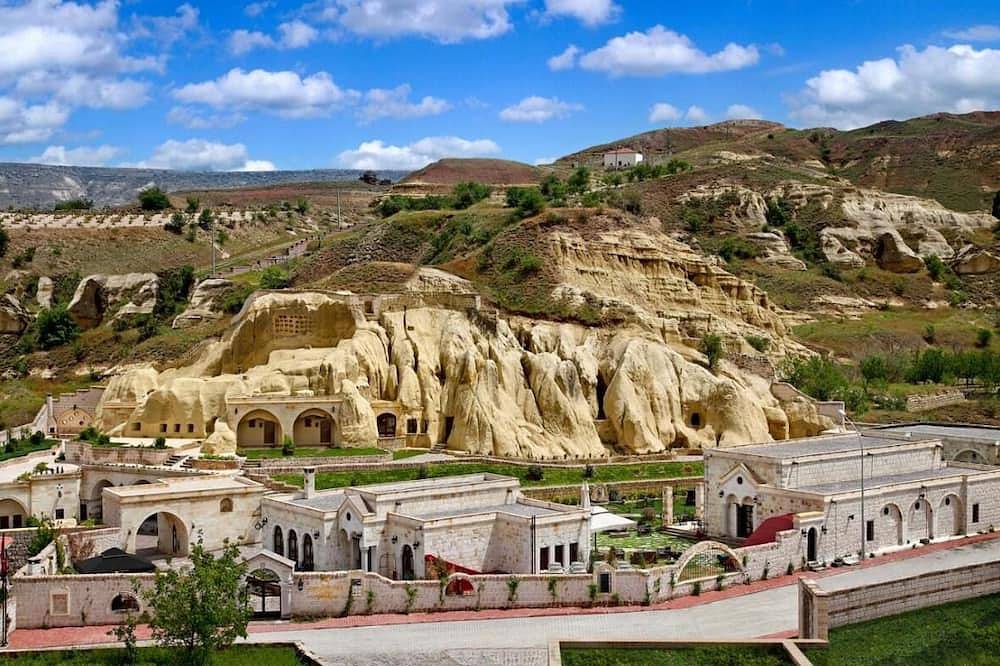 Hidden Garden Cave Family Suite with Fireplaces & Garden Scenes! in Nevşehir, Göreme Nationalpark