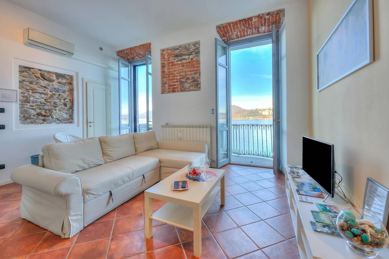 Ganze Wohnung, La Dolce Vita Pied dans L' Eau in Arona (Lago Maggiore), Arona Gemeinde