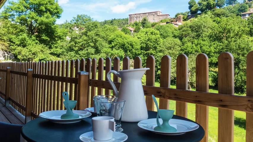 Location de vacances pour 8 personnes, avec jardin à Saint-Privat-d'Allier