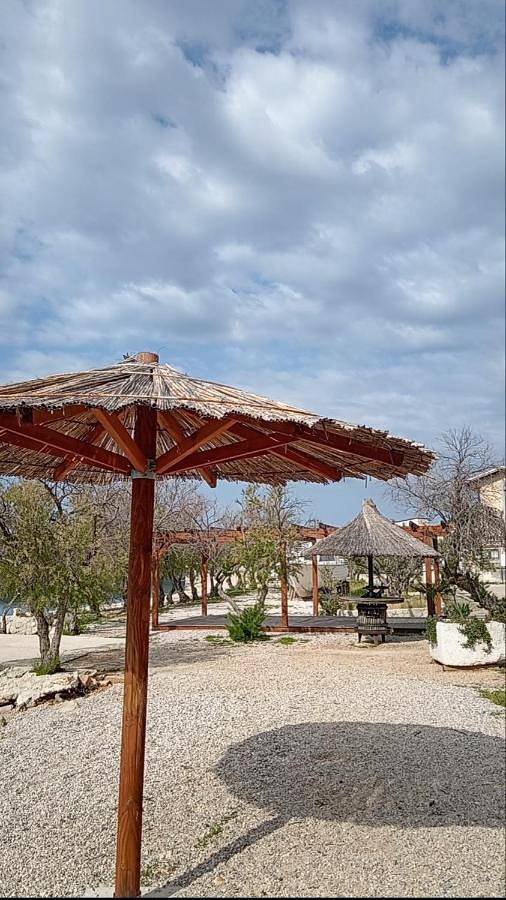 Camping pour 6 personnes, avec piscine ainsi que vue et jardin à Pirovac - 3