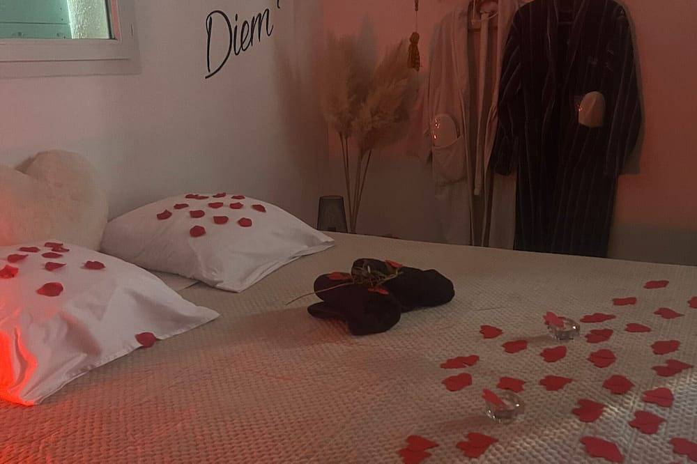 Holiday Home 'Petit Paradis' with Wi-Fi and Air Conditioning in Besse-sur-Issole, Brignoles region