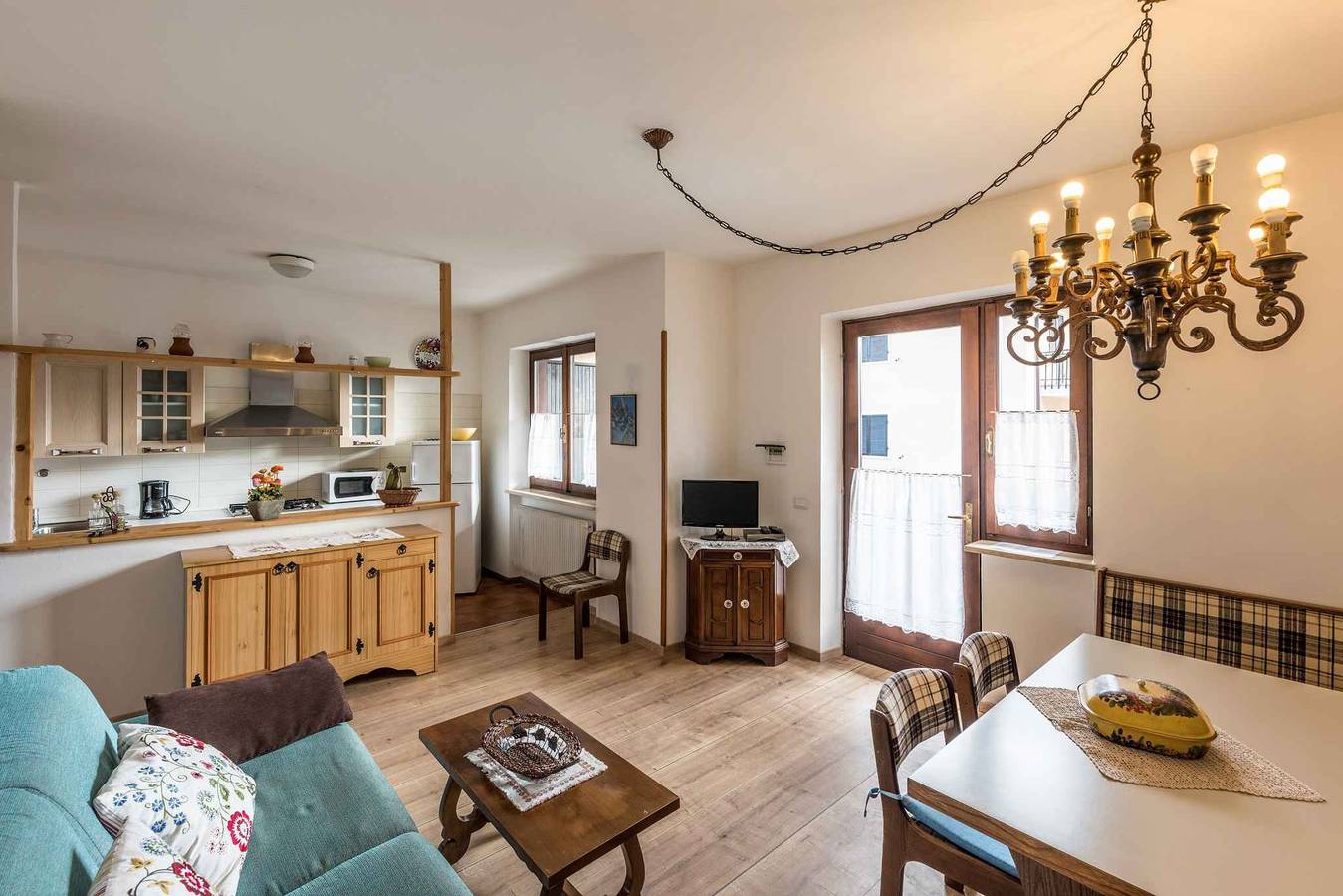 Ganze Ferienwohnung, Ferienwohnung mit Balkon mit Blick auf die Berge  in Pieve di Ledro, Ledro