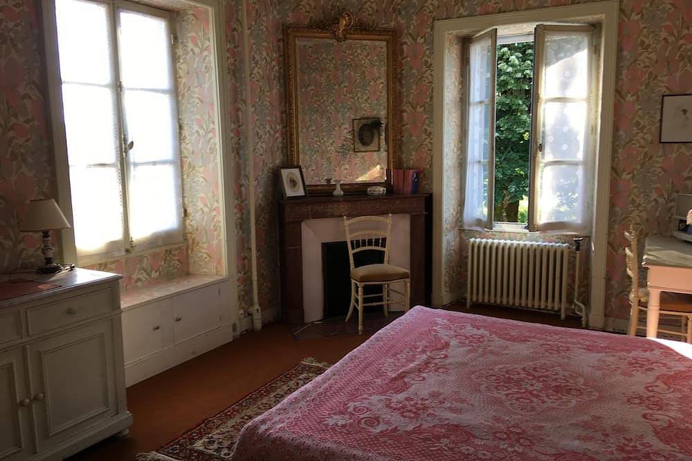 Magnifique maison avec son grand jardin et son étang privé in Busserolles, Parc naturel régional Périgord-Limousin