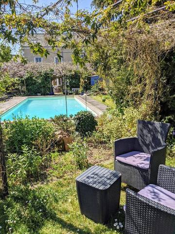 Maison d’hôte pour 4 personnes, avec piscine et jardin ainsi que terrasse et vue à La Flèche