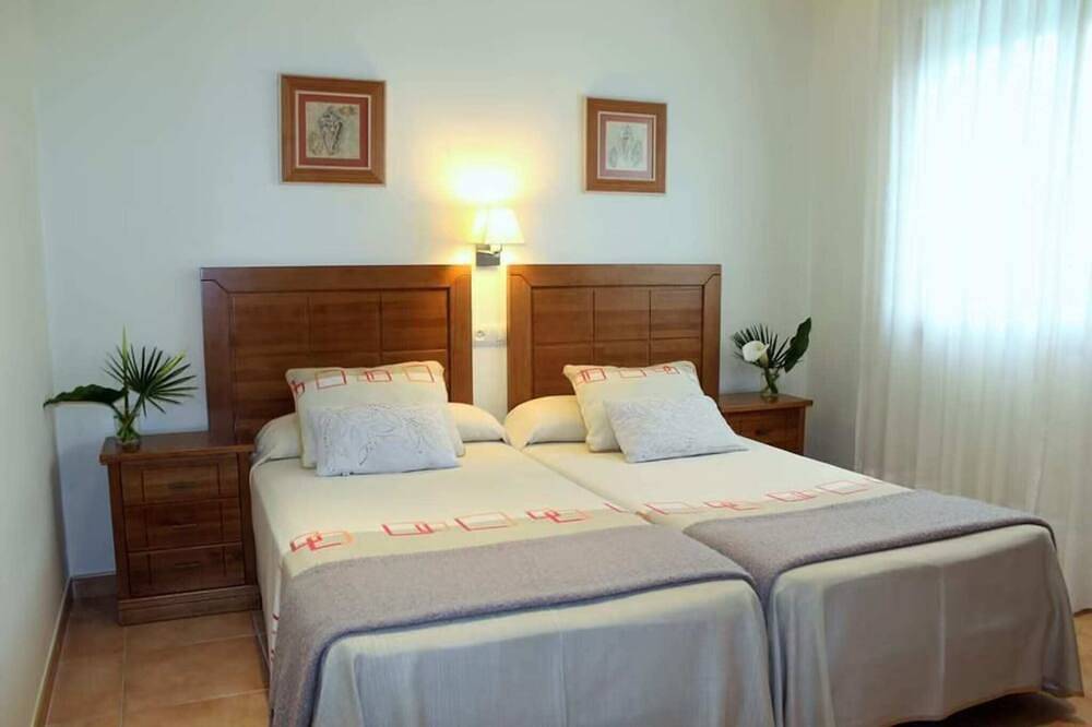 Ganze Wohnung, Duplex with 2 bedrooms (4 adults) in O Grove, Rías Baixas