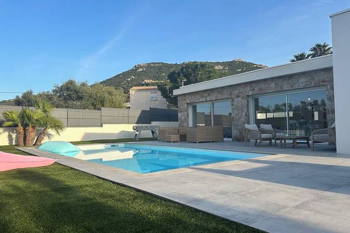 Villa pour 7 personnes, avec jardin et piscine à Calvi