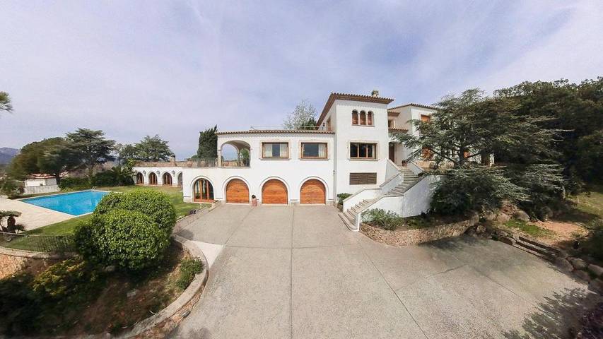 Casa rural para 26 personas, con Balcón y Terraza además de Jardín y Piscina en Sant Feliu de Guíxols - 4