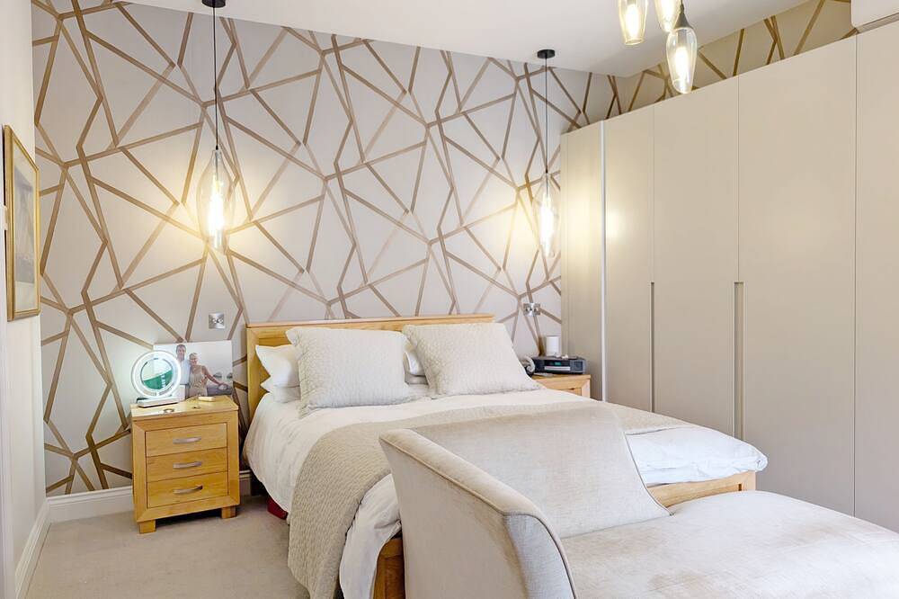 St Cyriacs - Chichester  -  a town house that sleeps 6 guests  in 3 bedrooms in Chichester, West Sussex