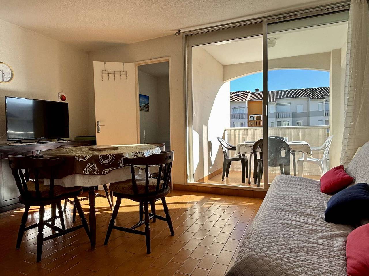 Appartement entier, Appartement cosy 2 pièces avec cabine, proche mer à Argelès, terrasse, parking, animaux admis in Côte Vermeille, Argelès-sur-Mer
