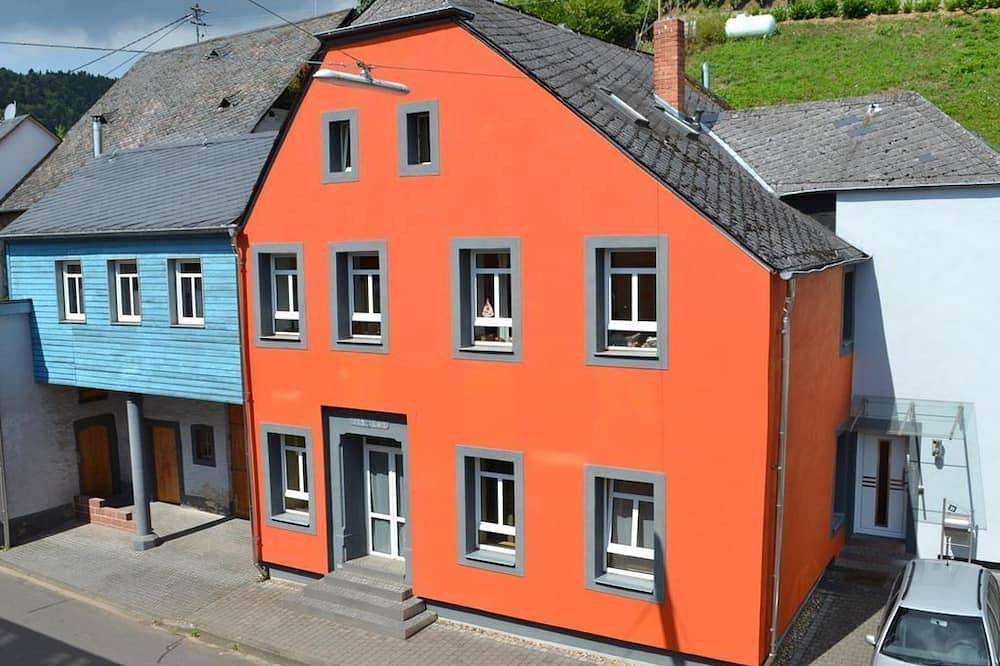 Ganze Wohnung, Kleins Gästehaus - Ferienwohnung I in Klüsserath, Moseleifel