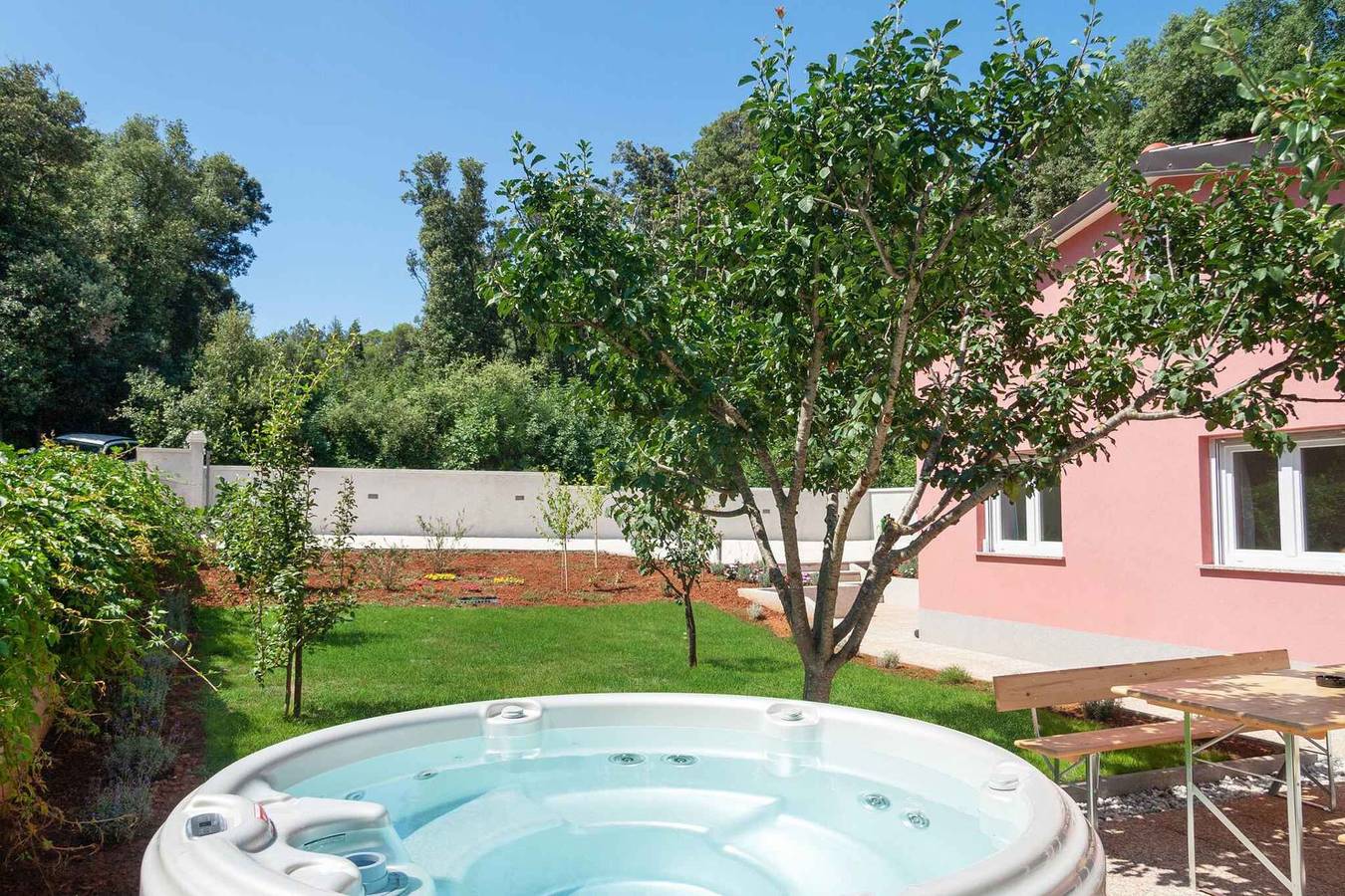 Ferienhaus mit Whirlpool und Klimaanlage in Beach Centinera, Banjole