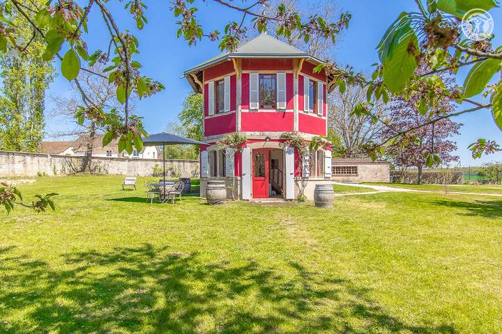 Gîte pour 4 personnes, avec Terrasse ainsi que Jardin et Piscine