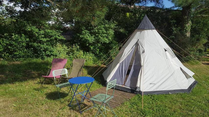 Gîte pour 2 personnes, avec jardin et terrasse ainsi que piscine et vue, animaux acceptés à Sainte-Foy-la-Longue