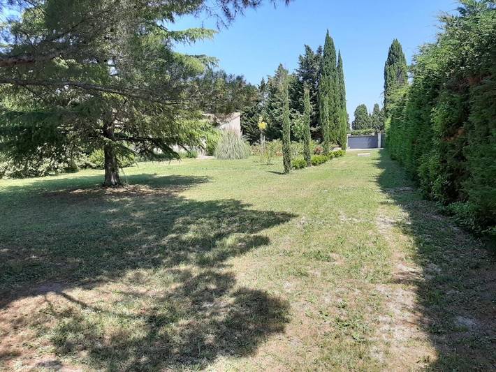 Location de vacances pour 8 personnes, avec vue ainsi que piscine et jardin, animaux acceptés à Maillane - 3
