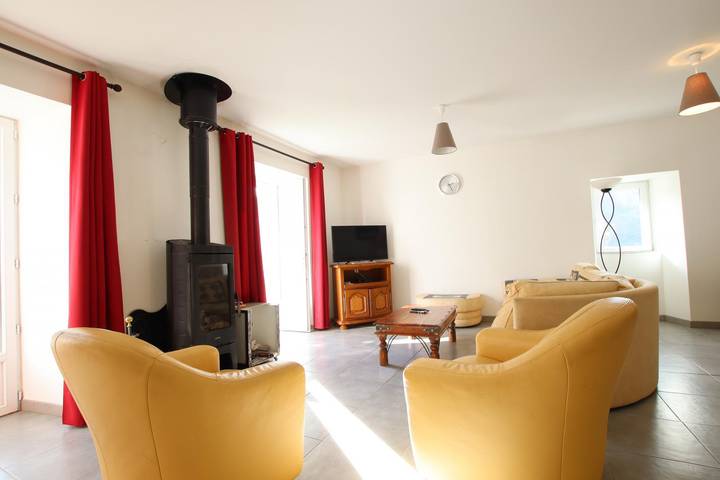 Gîte pour 8 personnes, avec terrasse dans vallée d'Aspe - 2