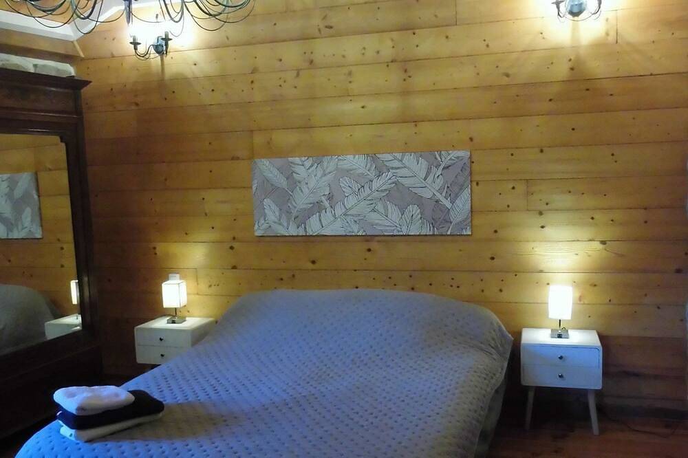 Location de charme (wifi,Clim) maison en pierres avec terrasse et vue magnifique in Faugères (Ardèche), Parc naturel régional des Monts d'Ardèche