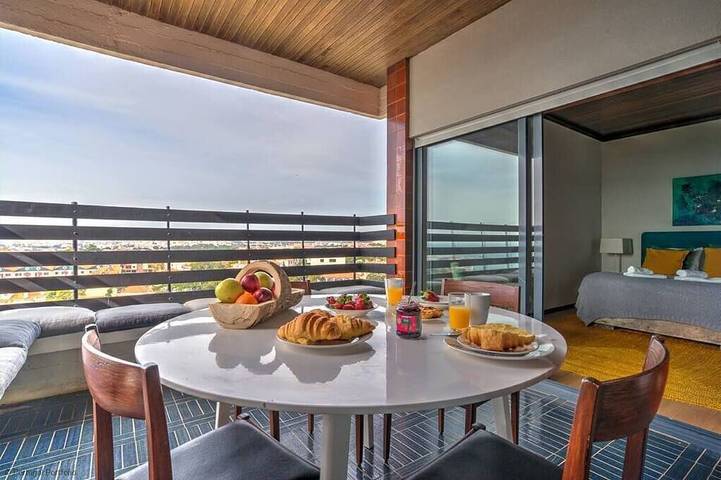 Vacation rental for 5 people, with balcony in Estoril