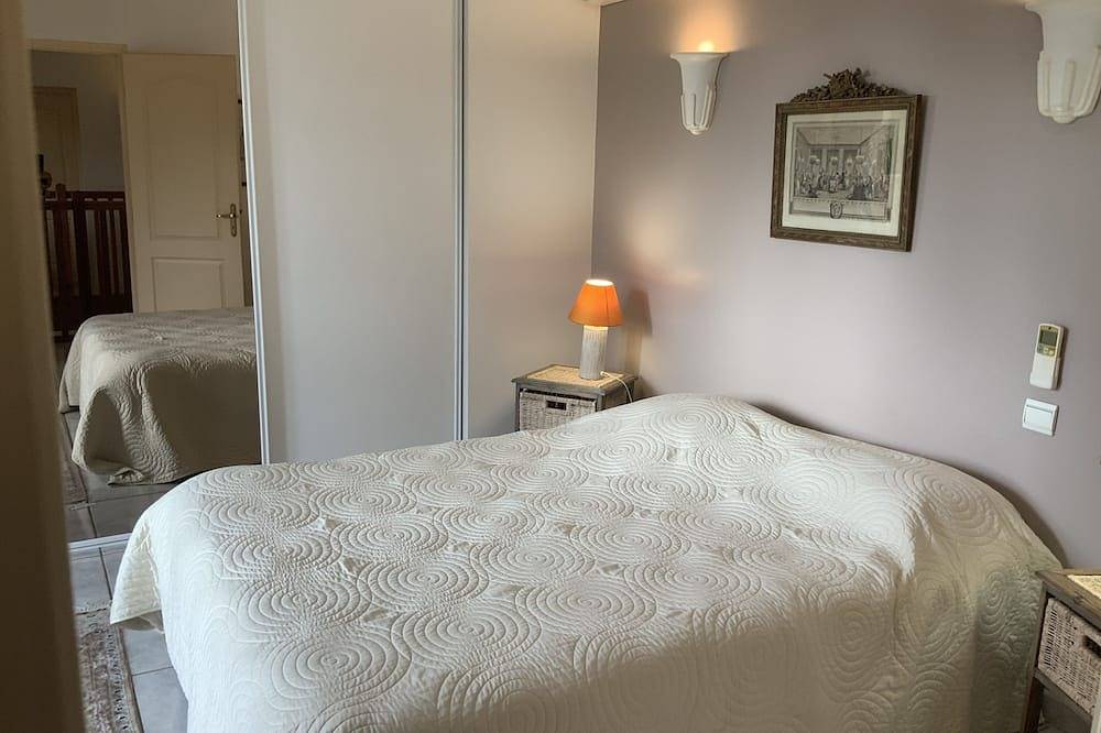 3300 m2 property, dominant view, 130 m2 lagoon pool and 4/6pers Jacuzzi in Cers, Côte d'Améthyste
