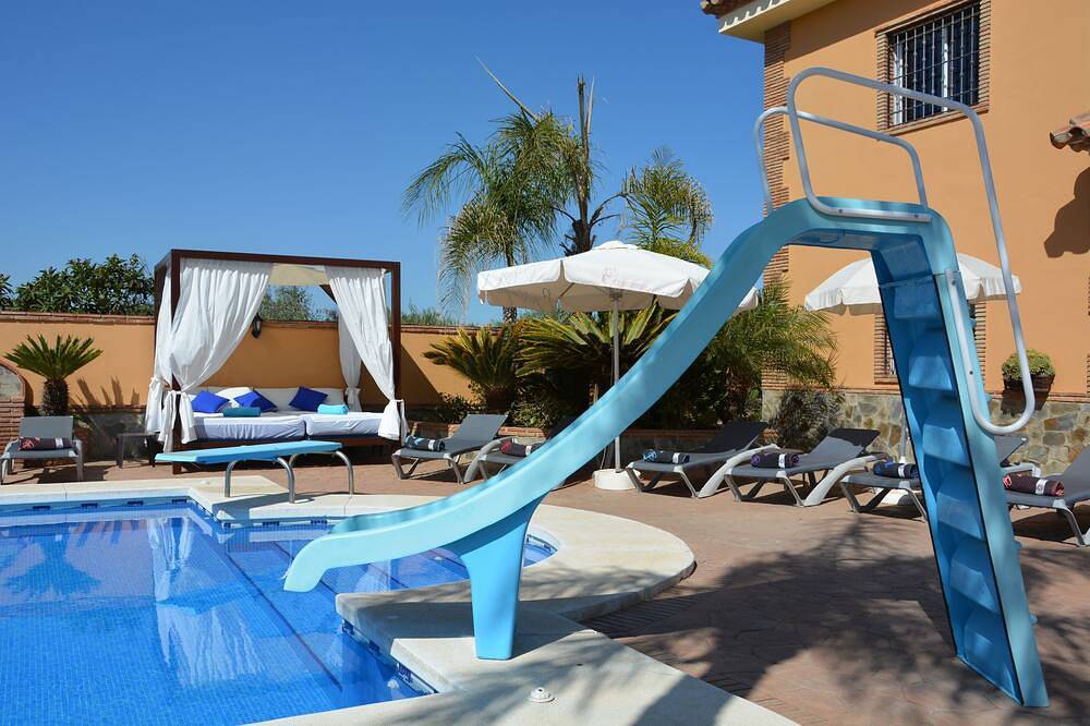 Villa Vereda del Palmar, Bbq, Wifi, private heat pool; for free Sep/Oct in Alhaurín de la Torre, Málaga Province
