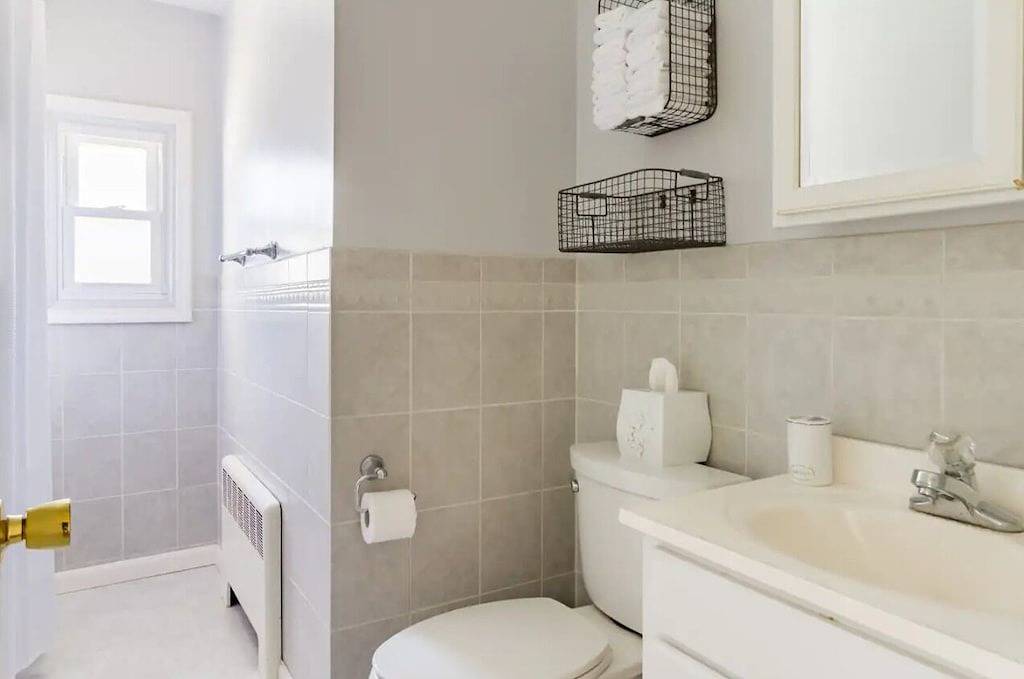 Private Heated Pool • Big 4Br for Families & Groups — 15 Min to Beach & Newport in Middletown, Newport County