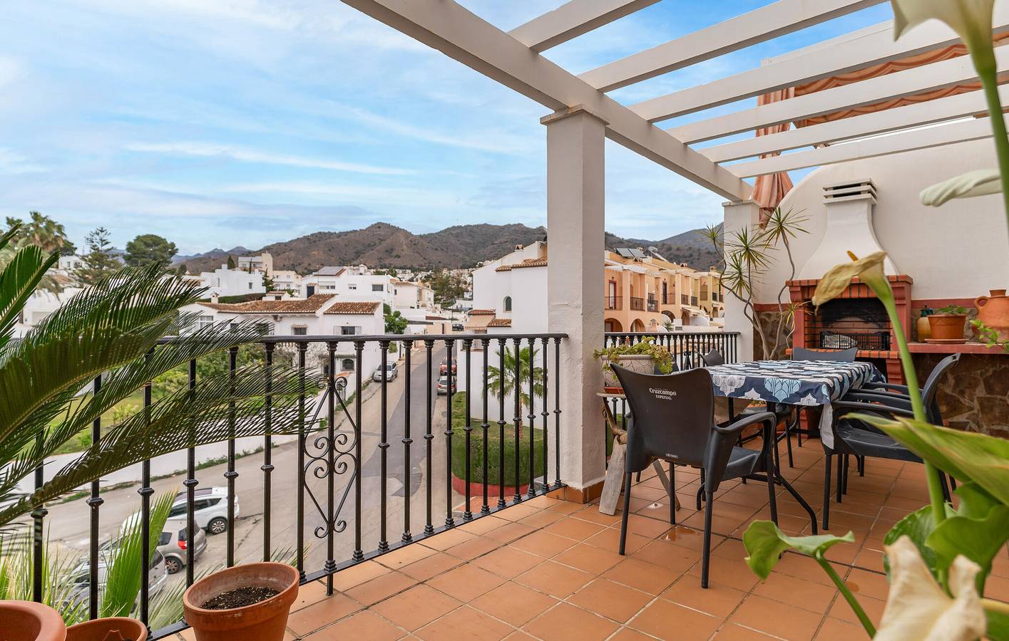 Entire holiday apartment, Cozy Apartment with Terrace, AC near Playa El Salon in Playa de Burriana, Nerja