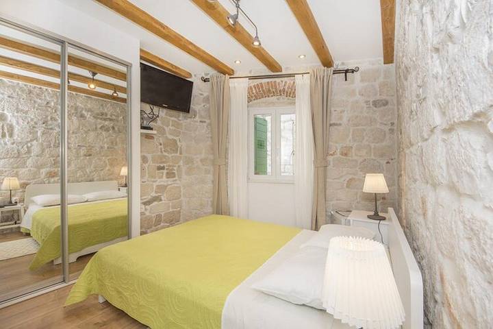 Ferienwohnung für 2 Personen, kinderfreundlich in Split - 2