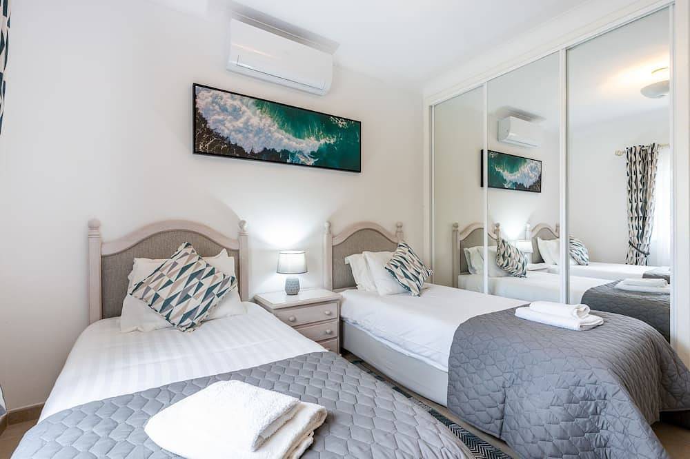Quinta Encosta Velha - Casa Ensolarada in Budens, Faro Distrikt