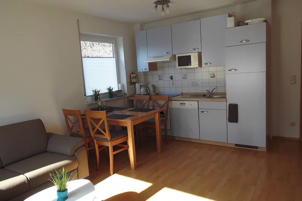 Entire apartment, Bright and friendly apartment for 4 p. With 2 bedrooms, terrace / garden in Zingst, Peninsula Fischland - Darss - Zingst