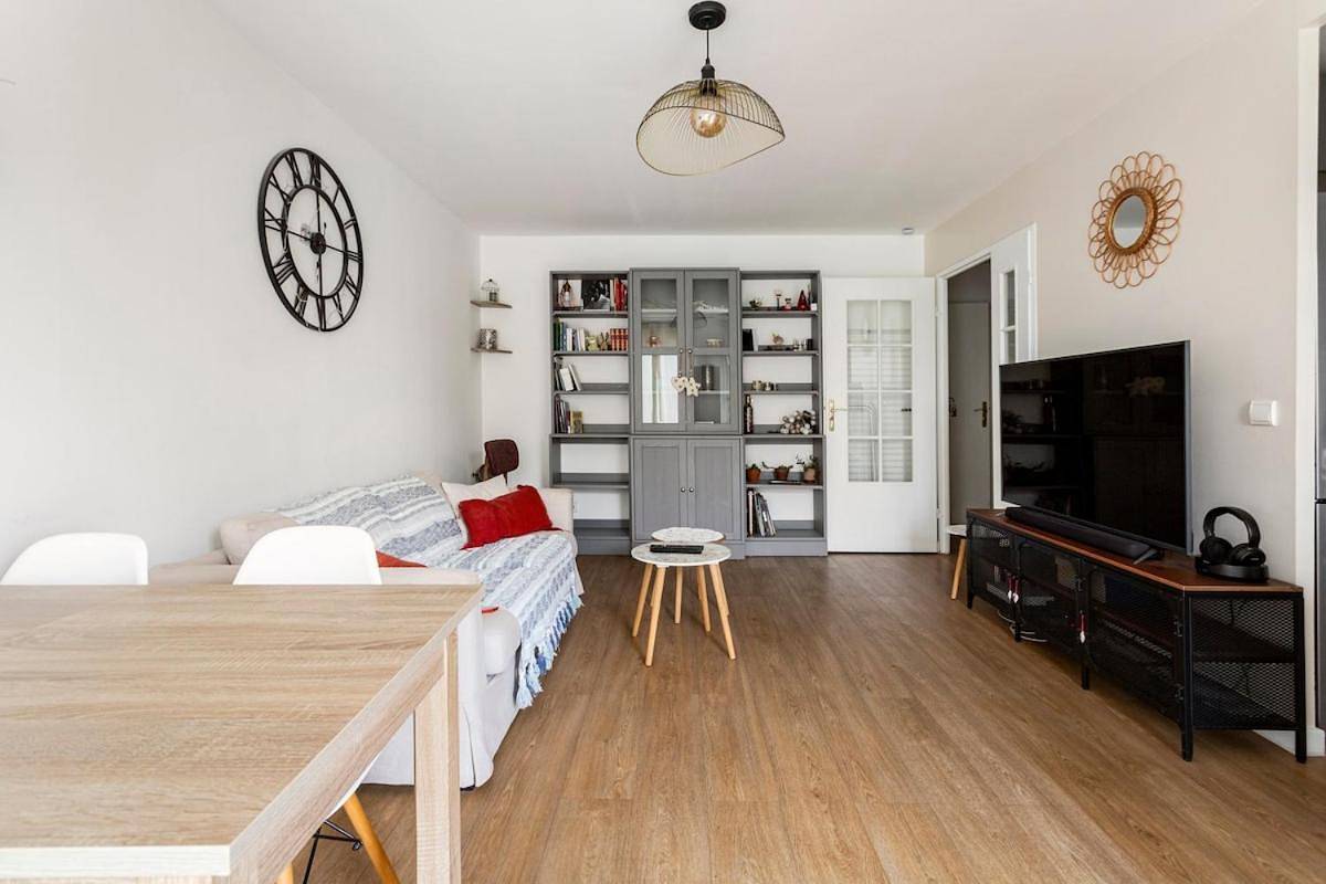 Appartement entier, One-Bedroom Apartment in Bois-Colombes, Hauts-de-Seine