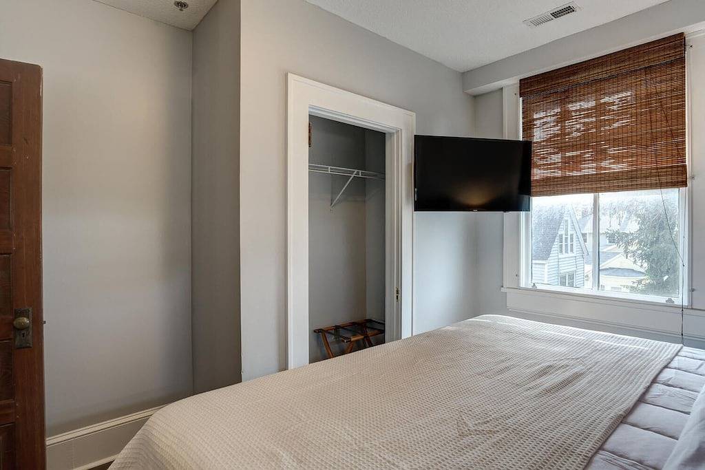 Ganze Wohnung, Historic Two Bedroom Charlotte Street Condo in Blue Ridge Parkway, Asheville