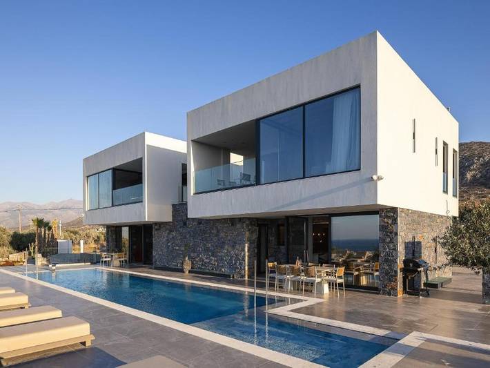 Ferienhaus für 12 Personen, mit Balkon und Terrasse sowie Garten und Pool in Limenas Chersonisou