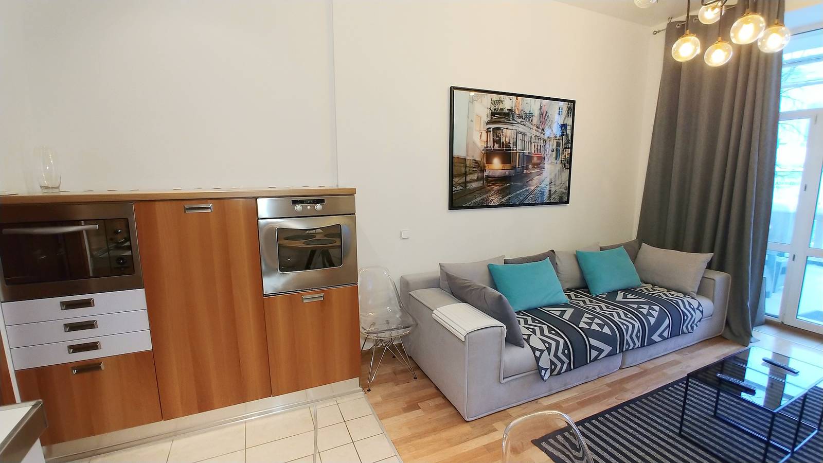 Ganze Wohnung, Apartment mit Terrasse am Chreschtschatyk, Bessarabska-Platz in Kiew, Ukraine