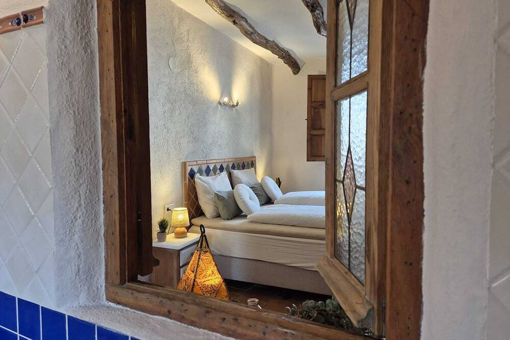 Authentisches Haus mit Grottenpool! Genieße Berge, Natur, Strand und Kultur. in Guájar-Faragüit, Los Guajares