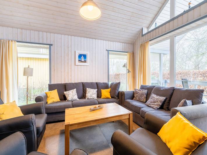 Ferienhaus für 8 Personen, mit Terrasse und Sauna sowie Garten, kinderfreundlich in Mecklenburgische Seenplatte - 2