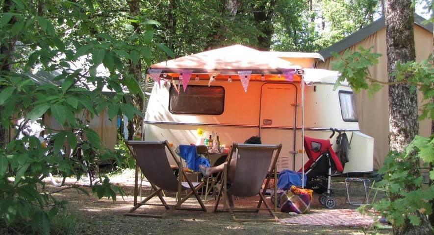 Location de vacances pour 5 personnes, avec Terrasse et Jardin ainsi que Piscine et Vue à Bélaye - 3