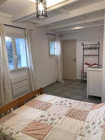 Appartement entier, One-Bedroom Apartment in Auriol, Côte méditerranéenne (France)