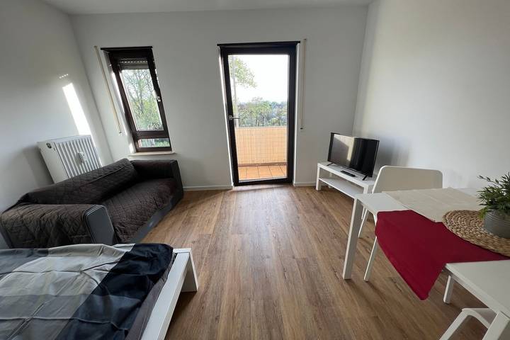 Ganze Ferienwohnung, Schönes Apartment mit Balkon in Mannheim Nahe Rheinauer See 2. Og in Mannheim, Rheinebene