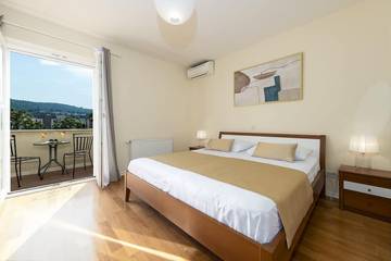 Villa for 9 People in Srebreno, Dubrovnik-Neretva, Photo 1