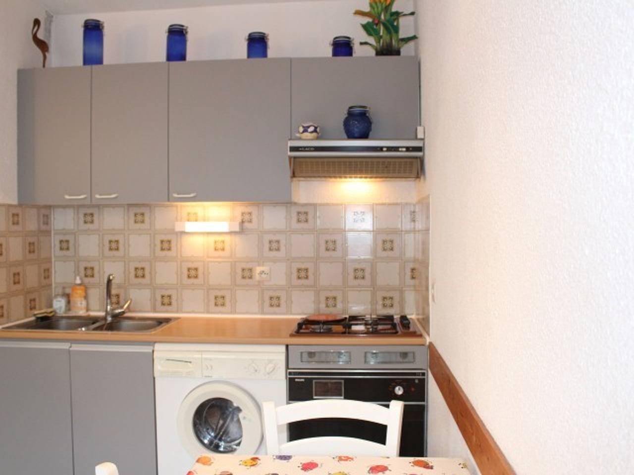 Entire apartment, Cozy 2-Room Apt, Sleeps 6, Terrace, Near Beach, Parking Included, Gruissan in Gruissan (Ville), Gruissan