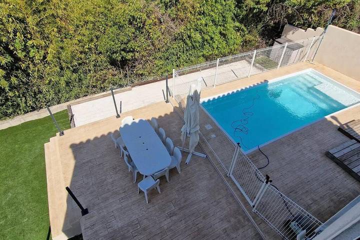 Location de vacances pour 10 personnes, avec jardin et piscine ainsi que jacuzzi et terrasse, animaux acceptés à Saint-Privat-des-Vieux - 4