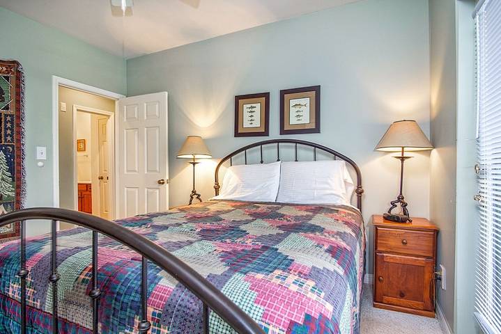 Vacation house for 12 people, with hot tub and balcony in West Virginia