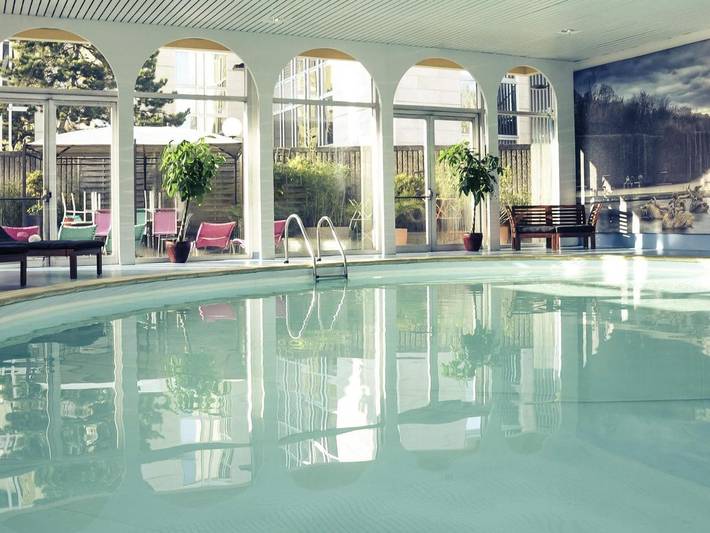 Hôtel pour 4 personnes, avec jardin ainsi que piscine et bassin pour enfant, animaux acceptés